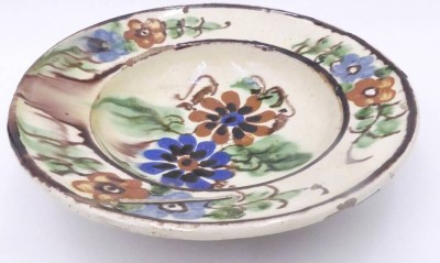 Auktion 371<br>Fayence Teller mit Blumenbemalung, H-5 cm, D-19 cm [1]