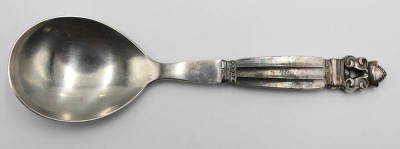 Auktion 358<br>Gemüselöffel, Georg Jensen, Acorn, Sterlinggriff, Altersspuren, L-19,5cm [1]