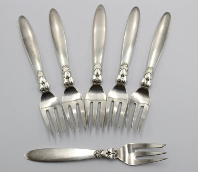 Auktion 358<br>6x Kuchengabeln, Georg Jensen, Cactus, Sterling, 152,8gr., L-12,8cm [1]