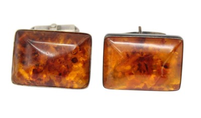 Auktion 358<br>Paar 835er Manschettenknöpfe mit Bernstein, 19,1gr., ca. 2,7 x 2cm [1]