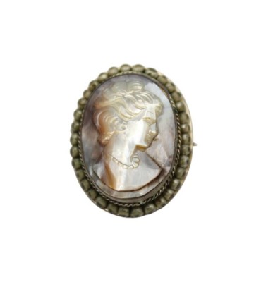 Auktion 358<br>kl. Brosche/Anhänger mit Cameé aus Perlmutt, älter, versilberte Fassung, ca. 3 x 2,2cm [1]