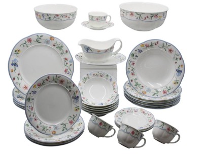 Auktion 358<br>Restservice, Villeroy & Boch, Mariposa, 32 Teile, 5x Speiseteller, 6x tiefe Teller, 2x div. Schalen, 4x Mittelteller, Saucier auf Teller, 4x Tassen mit U.T., 6x Müslischalen [1]