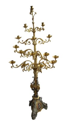 Auktion 358<br>grosser 15 flammiger Kirchen-Kerzenhalter, Bronze/Messing/Guss, zerlegbar, dreieckiger Stand mit Heiligendarstellungen [1]