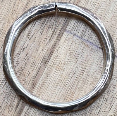 Auktion 358<br>runder Armreif, Silber-925-, verdellt, D-7 cm, 18 gr [1]
