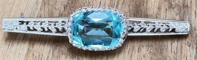 Auktion 358<br>Art Deco Nadel, Silber-900- mit Blautopas, 6,5 cm, 10,9 gr., [1]