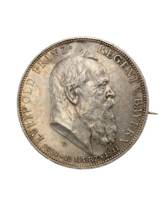 Auktion 358<br>5 Mark 1911, Leopold Prinz Regent Bayern, als Brosche. 29,2gr., D-4cm [1]