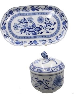 Auktion 358<br>kl. ovale Platte sowie Zuckerdose, Hutschenreuther,  Zwiebelmuster, Platte 15 x 25cm, Dose H-12,5cm [1]