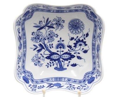 Auktion 358<br>Gemüseschale, Hutschenreuther, Zwiebelmuster, H-9cm B-20cm [1]
