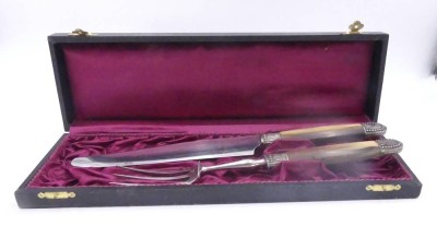 Auktion 358<br>Tranchierbesteck in Kasten mit Horngriffen,  gut erhalten, L-33 cm [1]