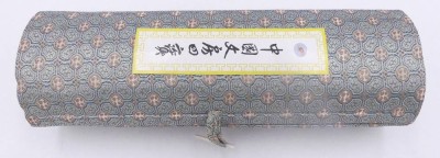 Auktion 358<br>Kalligraphie Set mit  Speckstein Petschaft in Kasten, L-25 cm, B-9 cm, klappbar [1]