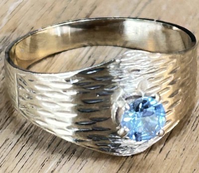 Auktion 358<br>Goldring-333- mit hellblauen Stein, RG 55, 2,2 gr. [1]