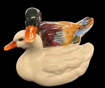 Auktion 368<br>Großes Entenpaar, Modellnummer: 5036, Herend, Erpel bunt staffert, H-7 cm, L-12 cm [1]