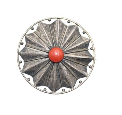 Auktion 358<br>schöne Silber-Brosche (gepr,), mittig Koralle, älter, 6,8gr., D-3,8cm [1]