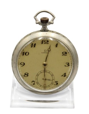 Auktion 358<br>OMEGA-Herrentaschenuhr um 1930, Metallgehäuse, Kronenaufzug, Werk läuft, innen Namens-u. Datumsgravur von 1932, ca. D-5cm [1]