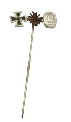 Auktion 358<br>Nadel mit 3 Miniaturen, 2. WK, L-5,8cm [1]