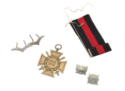 Auktion 358<br>kl. militärisches Konvolut, KTK, Band, 2x Luftwaffe Kragenstecker und 2x Kokarden [1]