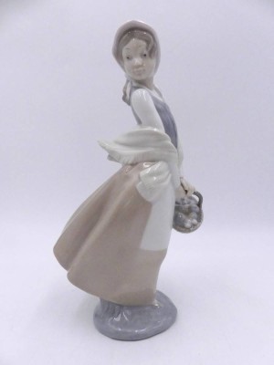 Auktion <br>Porzellanfigur 