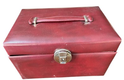Auktion 358<br>roter Schmuckkoffer, Schlüssel anbei, H-15 cm, 25x17 cm [1]