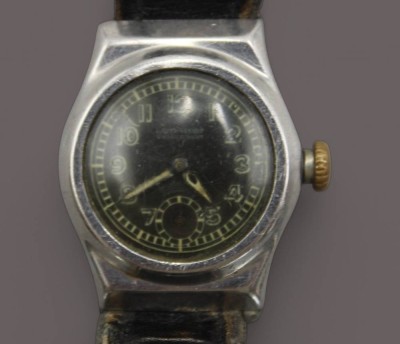 Auktion 358<br>Vintage Damenarmbanduhr, Laco Sport, Werk läuft, starke Alters-U. Tragespuren, D-2,5cm [1]