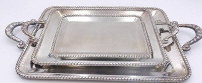 Auktion 358<br>3x div. grosse Tabletts, plated, 2x mit Henkel, max. 53x30 cm. Ialy [1]
