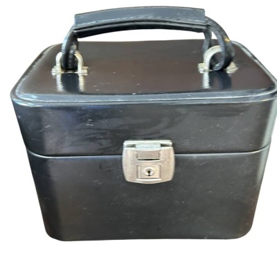 Auktion 358<br>Kosmetikkoffer, schwarz  H-17 cm, 24x16 cm [1]