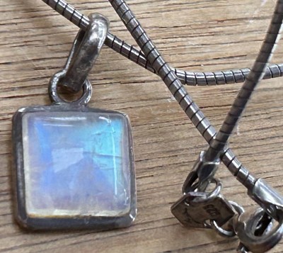 Auktion 358<br>Schlangenhalsband Silber-925- mit  Mondstein Anhänger?, zus. 7,6 gr [1]