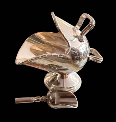 Auktion 358<br>Zuckerschale auf Stand mit kl. Schaufel, plated, H-10 cm [1]