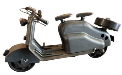 Auktion 358<br>Modell eines militäarischen Motorrollers aus   dicken Metall,, H-12 cm, L-23 cm [1]