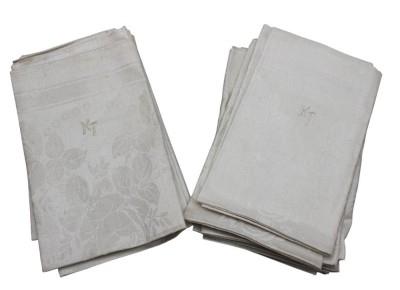 Auktion 358<br>12x alte Leinen-Servietten, Ziermonogramm, reinigungsbedürft. [1]