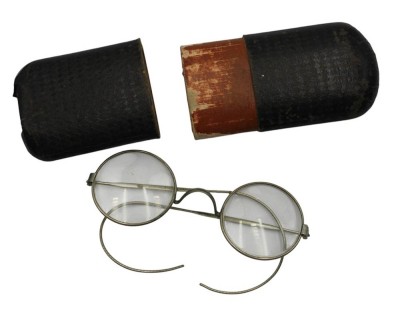 Auktion 358<br>alte Brille, wohl 20er Jahre in Pappetui [1]