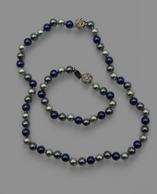 Auktion 358<br>Muschelkern-Perlenset, Kette und Armband, versilb. Schließen, L-44cm u. L-18cm [1]