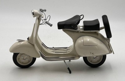 Auktion 358<br>gr. Metall Vespa 150, Mod. 1955, Nowray, L-30 cm, 1:18 [1]