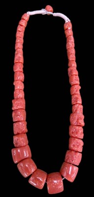 Auktion 358<br>massive Korallenhalskette, ca. 110 gr., , L-ca. 70 cm, gr. Steine ca. 2,5x1,8 cm [1]