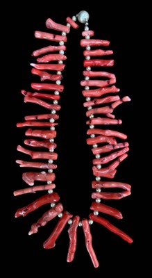 Auktion 358<br>schwere Halskette, gr. Astkorallen mit Silberschliesse und Kugeln S-925-, , ca. 220 gr, längste Einzelkoralle ca. 5,5 cm [1]