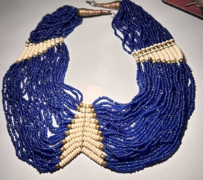 Auktion 358<br>vielreihige Korallenkette, blau/weiss, L-55 cm, ca. 170 gr [1]