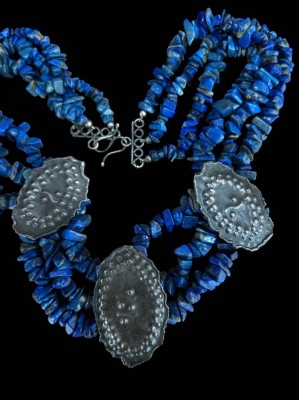 Auktion 358<br>3-reihige blaue Korallenkette mit Silbermontur, L-ca. 50  cm, 136 gr. [1]