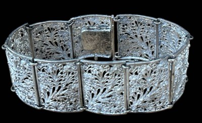 Auktion 358<br>Filigranes Silber-835- Armband, Sicherheitsacht, L-18 cm, 20,2 gr. [1]