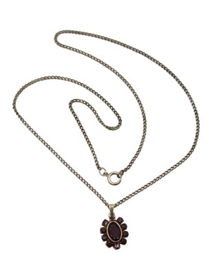 Auktion 359<br>835er Silberanhänger mit Granat, an versilberter Kette, ca. L-50cm, Anh. L-2,3cm [1]