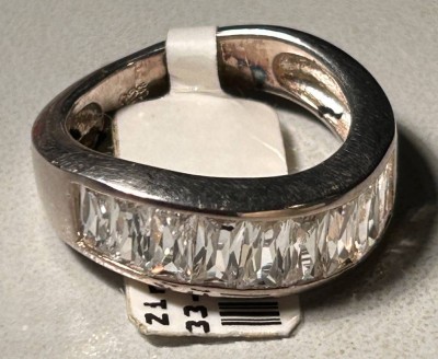 Auktion 359<br>Silberring-925- mit Zirkonia. Neuware aus Juweliersauflösung, orig. Etikett, RG 58, 4,4 gr. [1]