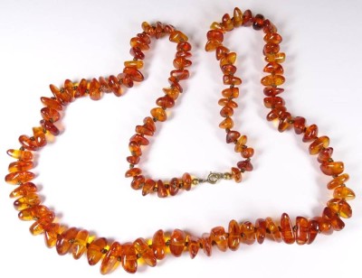 Auktion 359<br>Bernstein Halskette mit vergoldeter Schliesse,ca.L- 74cm, 34,1gr. [1]
