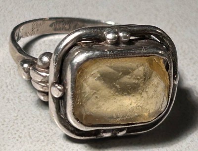 Auktion 359<br>Vintage Silberring-835-, hellgelber Stein, Tragespuren, RG 52, 3,7 gr [1]