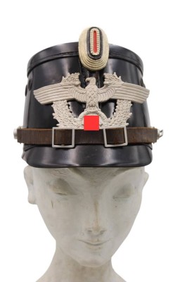 Auktion 359<br>Polizei-Tschako wohl 50er Jahre, Emblem wohl Sammleranfertigung [1]