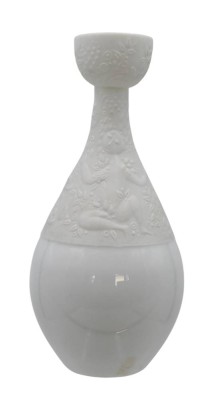 Auktion 359<br>Vase, reliefiert,  Weißporzellan, Ronsethal, Björn Wiinblad, Die Zauberflöte, ca. H-15,5cm [1]