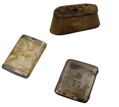 Auktion 359<br>2x div. antike Etuis u. Schnupftabakdose, 2x wohl Briefmarken?, Schnupftabak ca. 5,4 x 8cm [1]