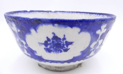 Auktion 359<br> Islamische, persische Schale mit Blaumalerei, Rand mit Abplatzer, 18/19. Jhd? Altersspuren, H-9,5 cm, D-18 cm, [1]
