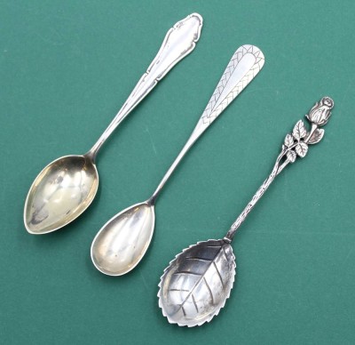 Auktion 359<br>3x div. kl. Löffel, je 800er Silber, zus. 32,7gr., L-11cm [1]