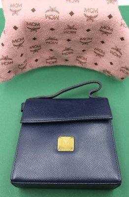 Auktion 359<br>Damen-Handtsche, MCM München, Nr. B5307, blaues Leder, guter Zustand, anbei Schutztasche, ca. 17 x 17cm [1]