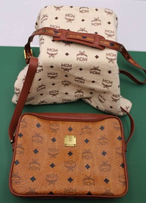 Auktion 368<br>braune MCM Umhängetasche, Nr. 8446T, Tragespuren, ca. 17 x 23cm [1]