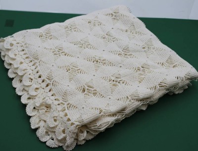 Auktion 359<br>gr. Häkel-Tischdecke, älter, ca. 140 x 150cm [1]