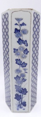 Auktion 359<br>6 eckige China Vase mit Blaumalerei, H-23 cm, D-8 cm [1]